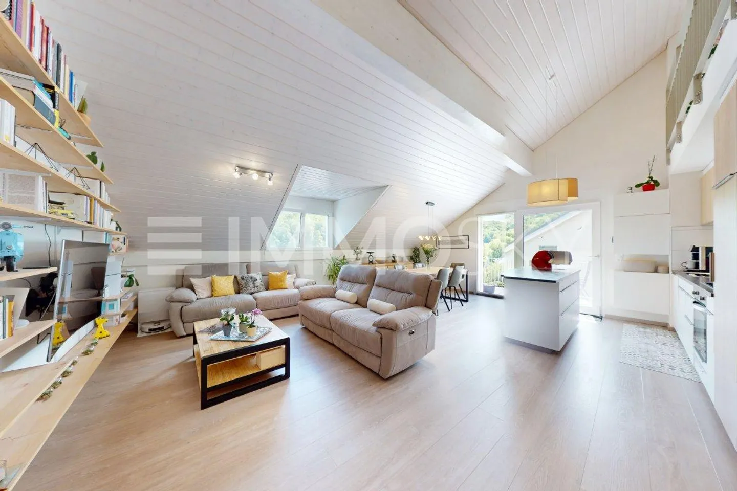 Spazi moderni e luminosi per questo spazioso duplex 4.5 - Foto 2 di 5