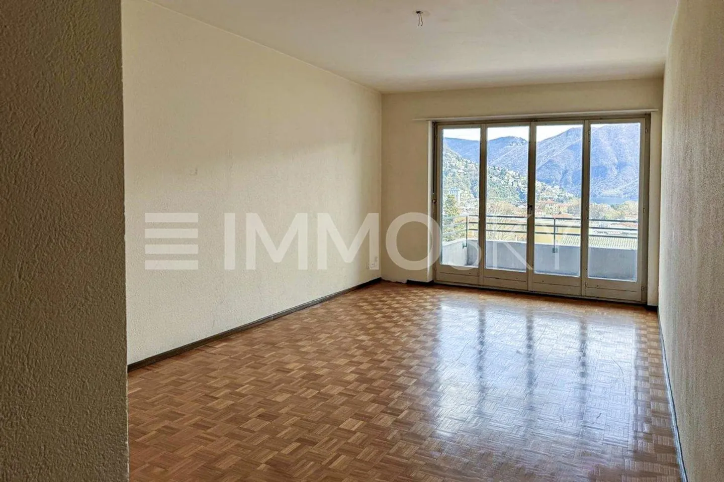 New price, central location, with city and lake view - Photo 2 of 5