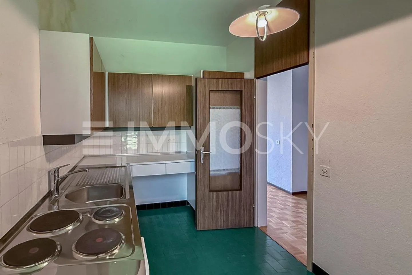 New price, central location, with city and lake view - Photo 3 of 5
