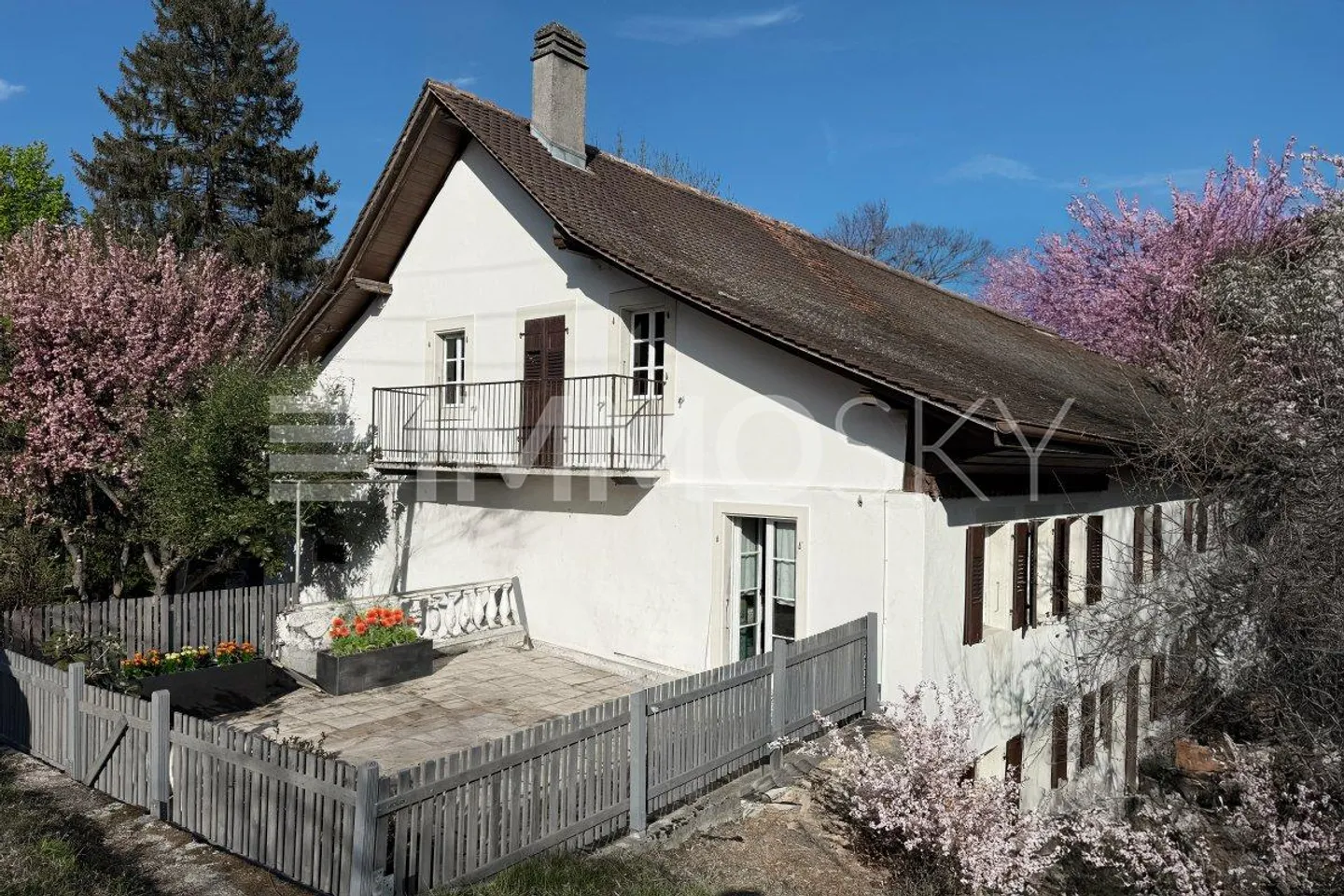 House with land and outbuildings - Photo 1 of 5