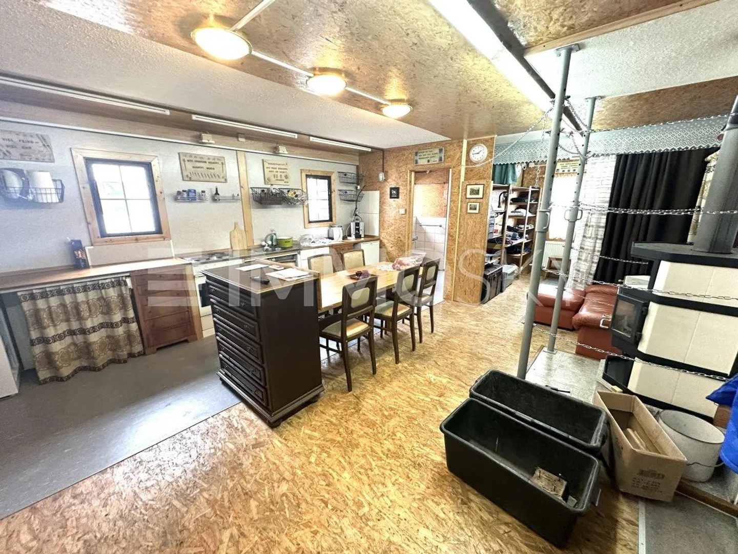 Two Residential Units and Animal Husbandry: Space Without Compromise - Photo 4 of 5