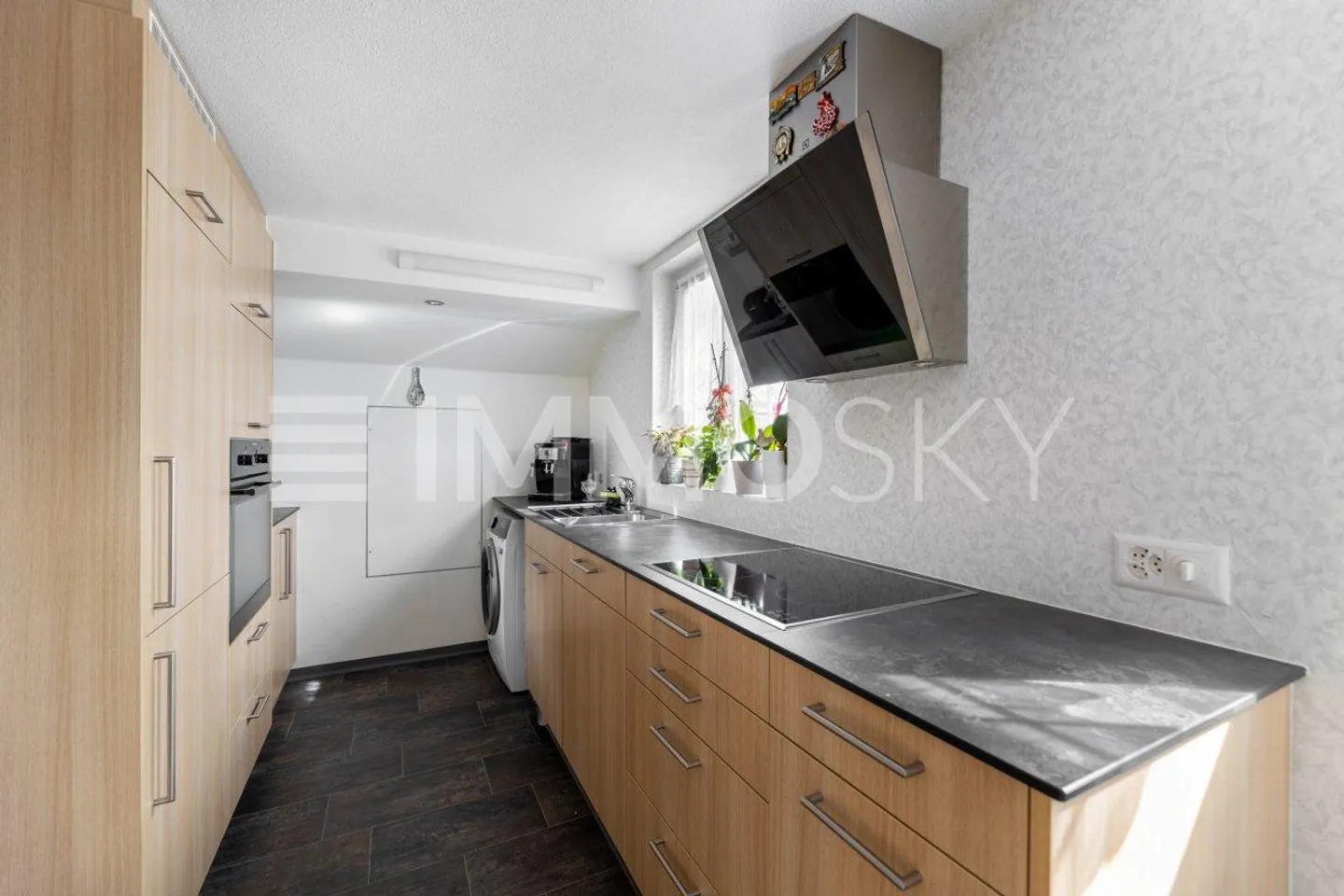 Solid Investment: Income Property with Gastronomy - 6.6% - Photo 2 of 5