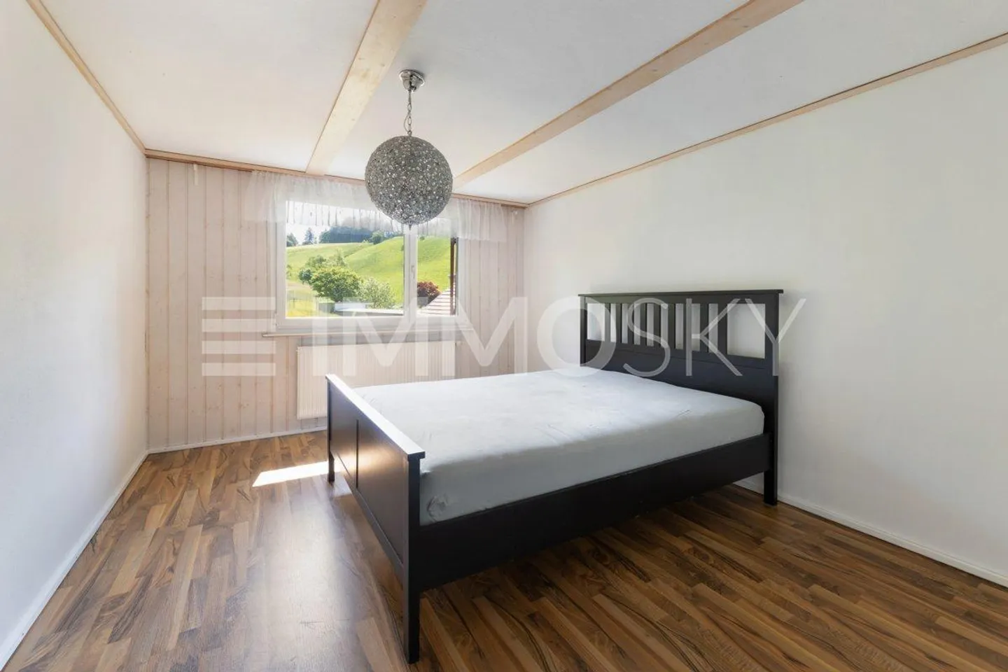 Modernizzato con molto spazio esterno - Foto 2 di 5