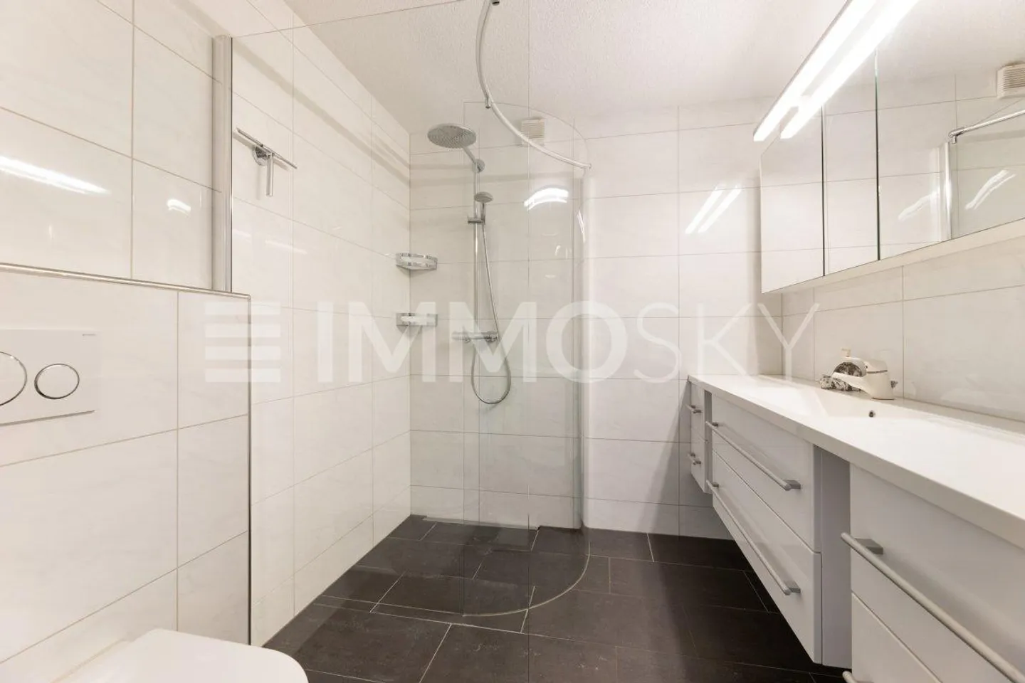 Residential jewel on 2 floors full of design possibilities - Photo 5 of 5