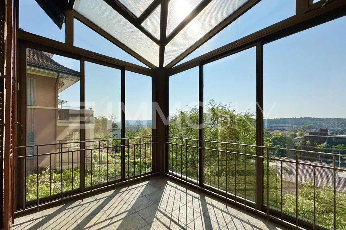 Magnifica casa indipendente con vista sulla città e sulle Alpi - Foto 1 di 5