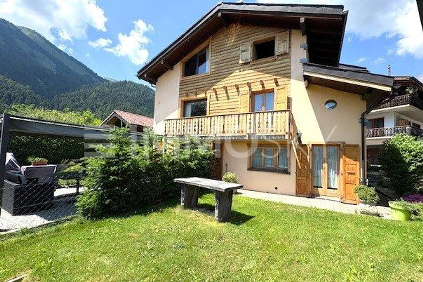 Spazioso chalet a schiera per tutta la tua famiglia - Foto 1 di 5