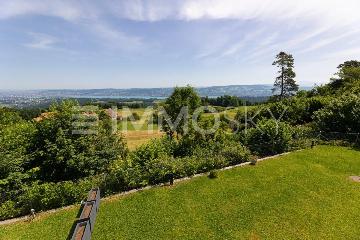 Exklusives Wohnen mit See-Panorama - Foto 1 von 5