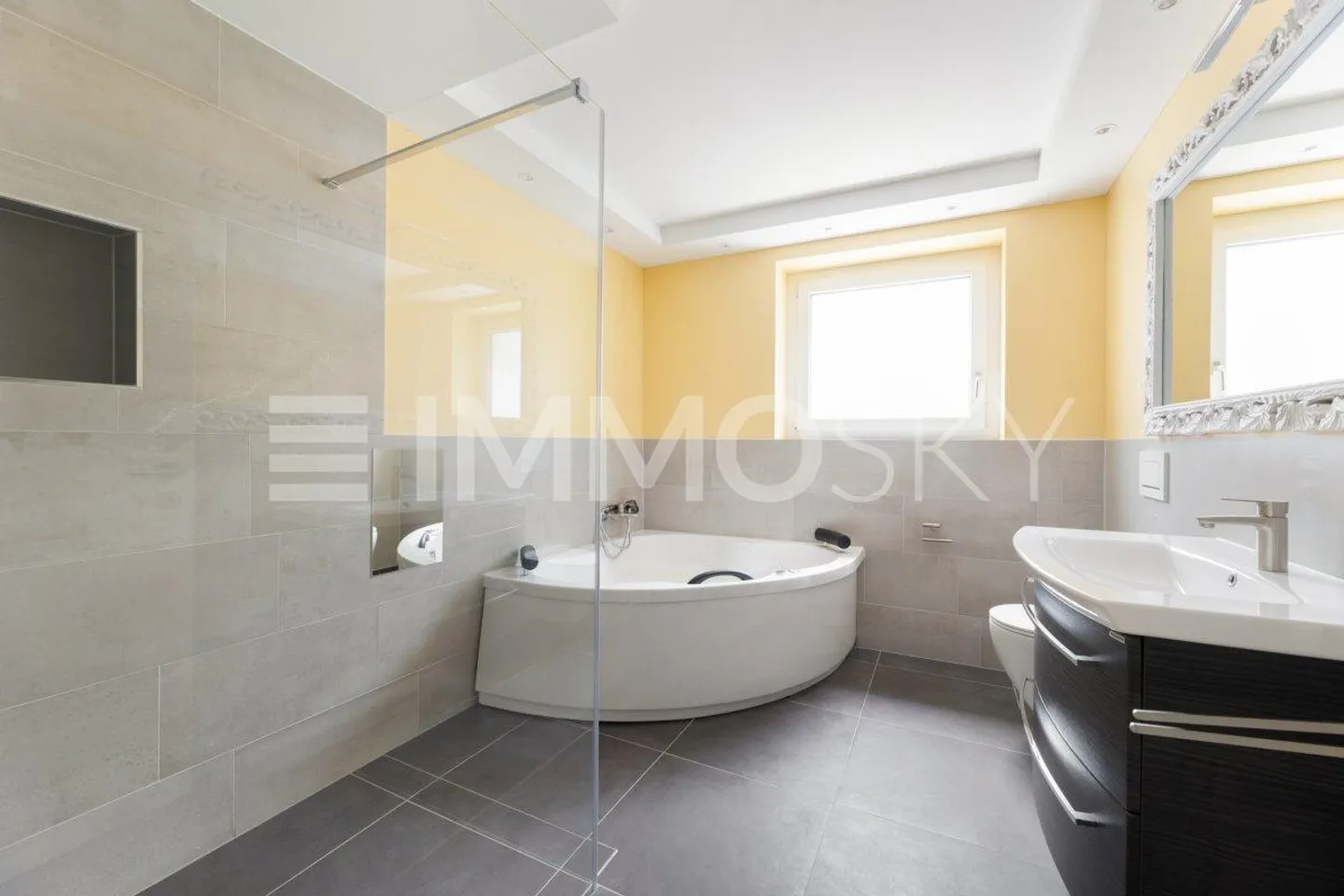 Exklusives Wohnen mit See-Panorama - Foto 5 von 5