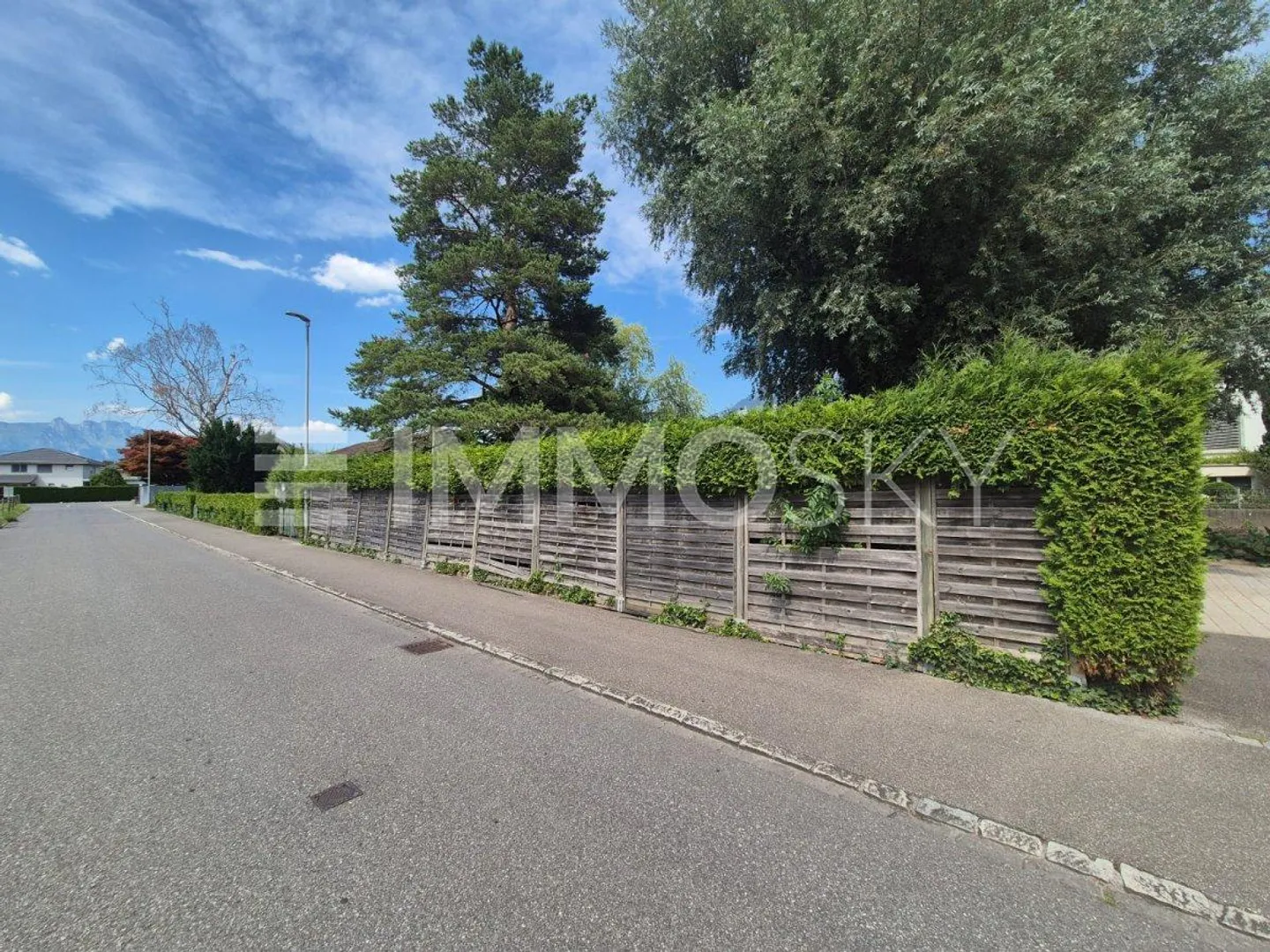 Versatile plot in a quiet residential area - Photo 2 of 3
