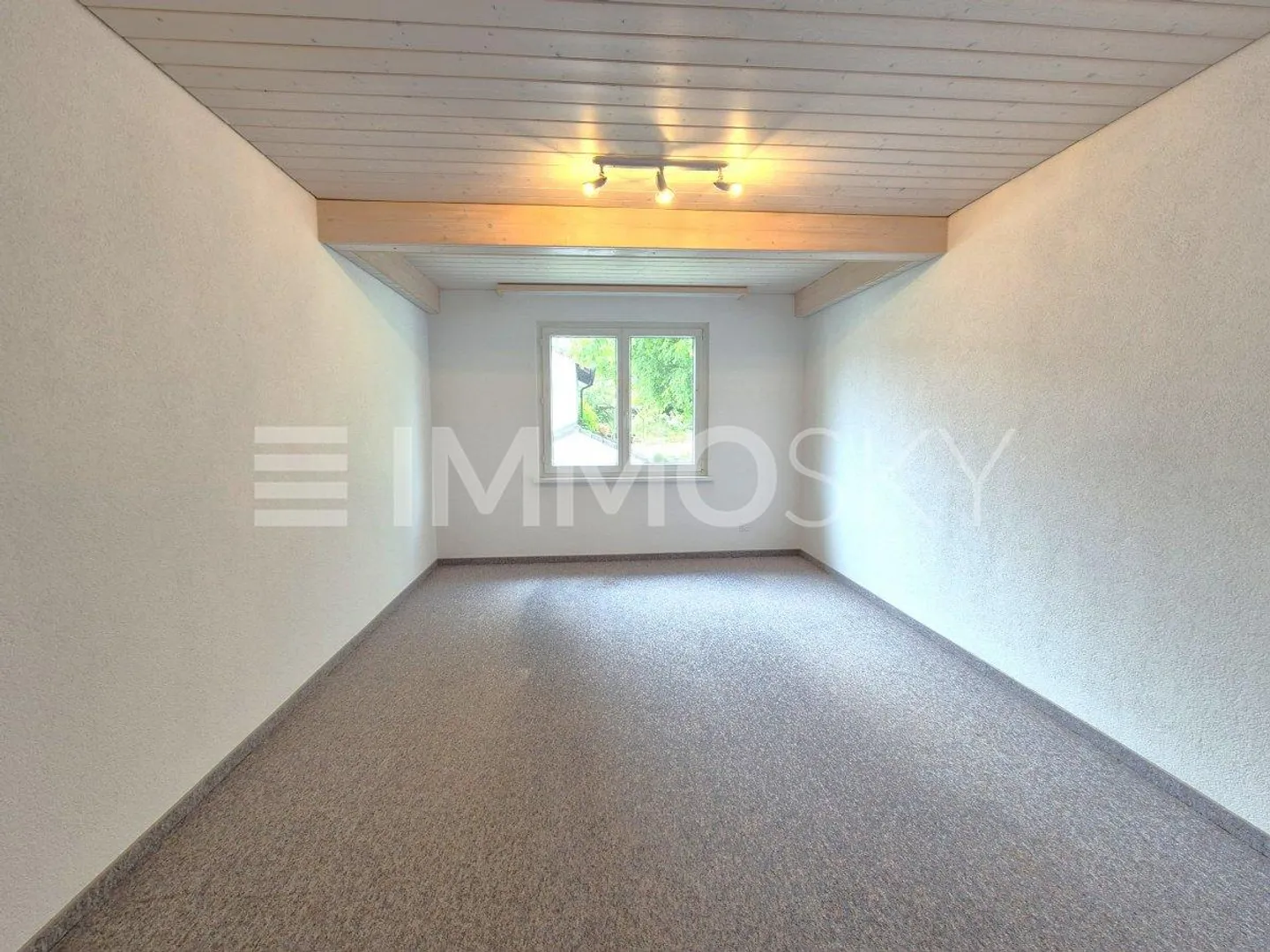 Geräumiges Familienhaus mit Garten - Foto 3 von 4