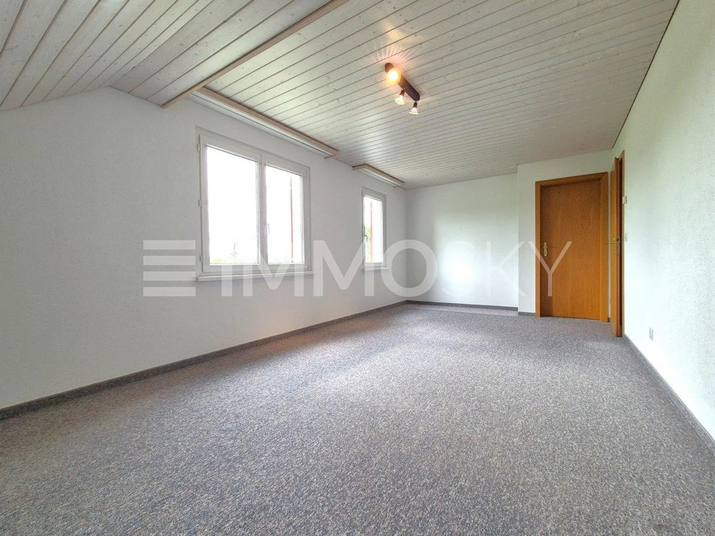 Geräumiges Familienhaus mit Garten - Foto 4 von 4