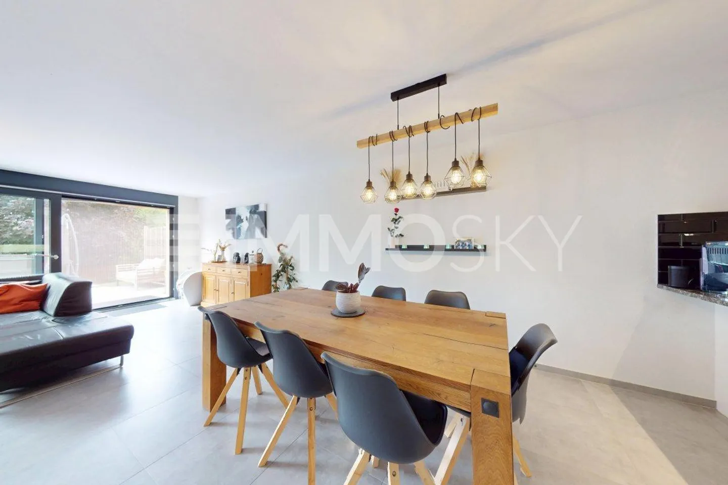 EN EXCLUSIVITE - Maison mitoyenne lumineuse avec espace extérieur - Photo 3 sur 5