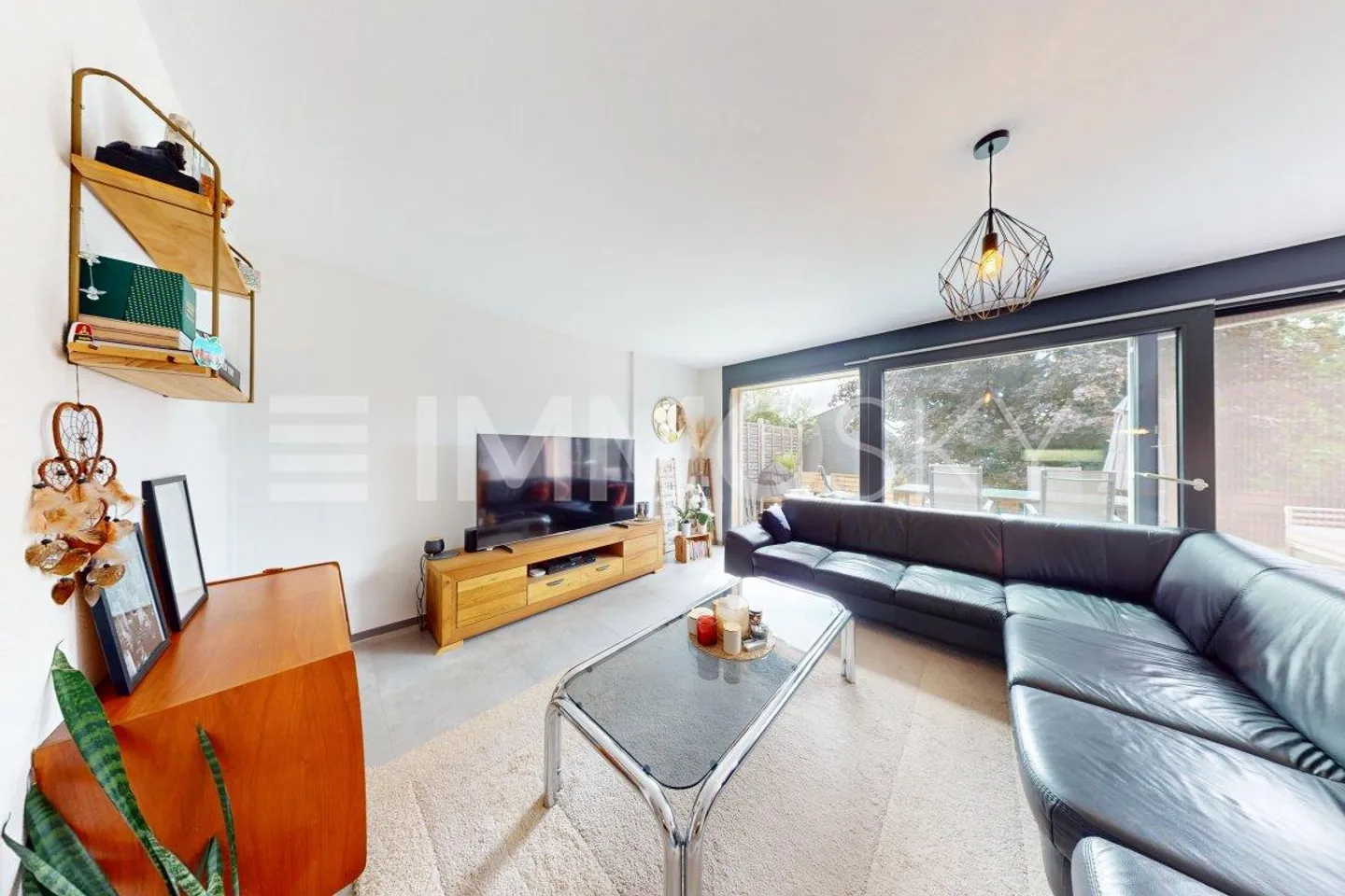 EN EXCLUSIVITE - Maison mitoyenne lumineuse avec espace extérieur - Photo 4 sur 5