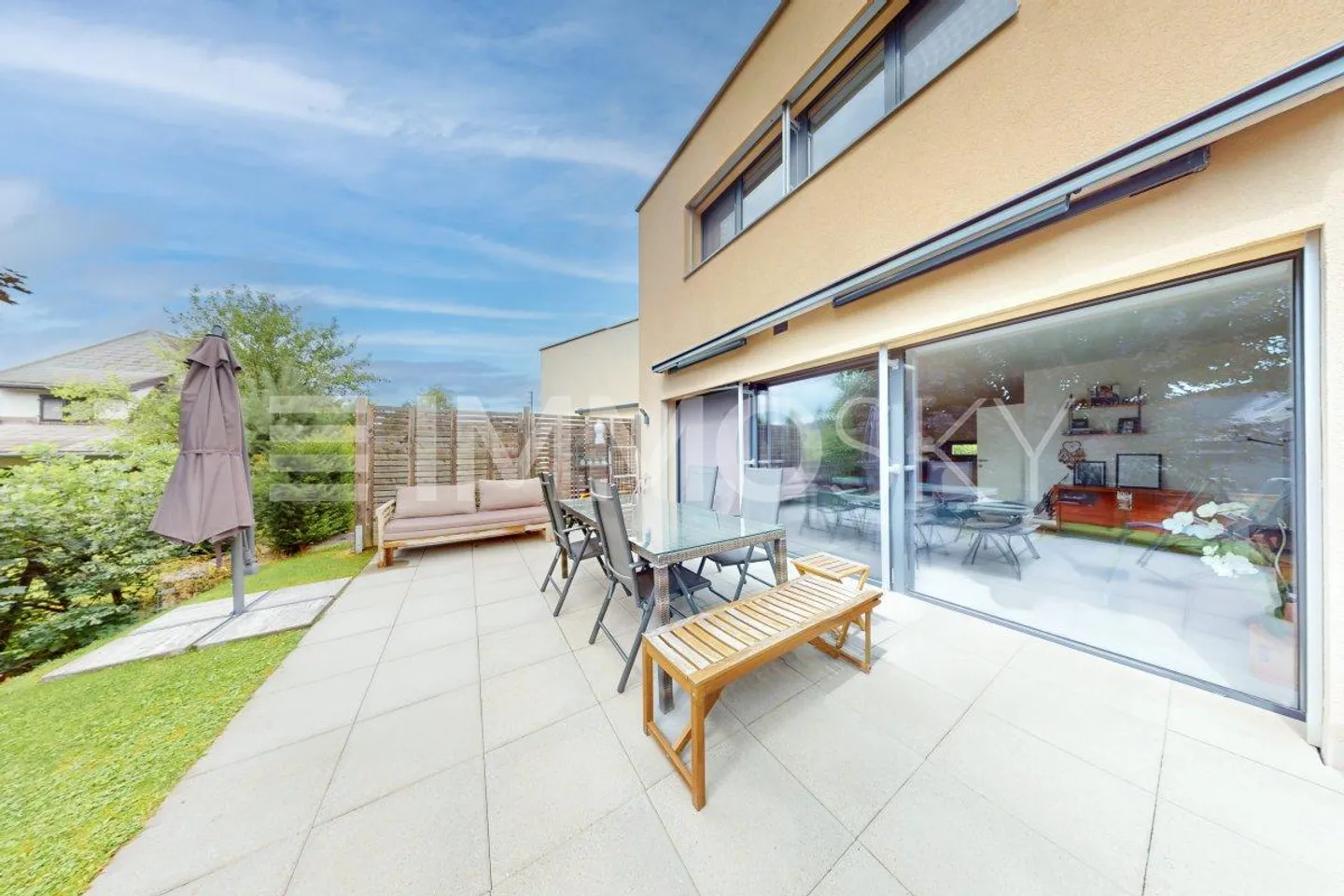 EN EXCLUSIVITE - Maison mitoyenne lumineuse avec espace extérieur - Photo 1 sur 5