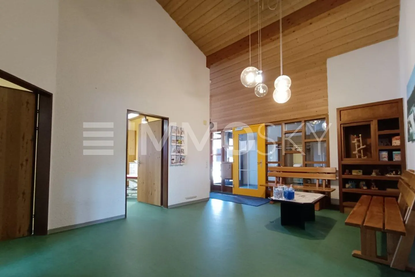 Unglaubliches Potenzial für Praxis, Coiffeur, Kosmetikstudio, Büro - Foto 2 von 5