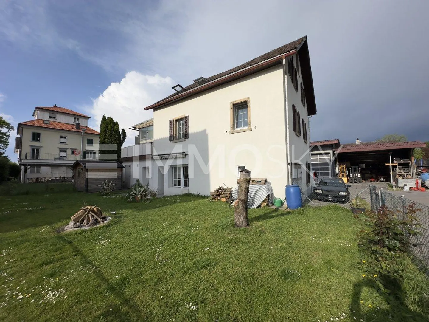 Proprietà con tre unità completamente affittate - Foto 1 di 5