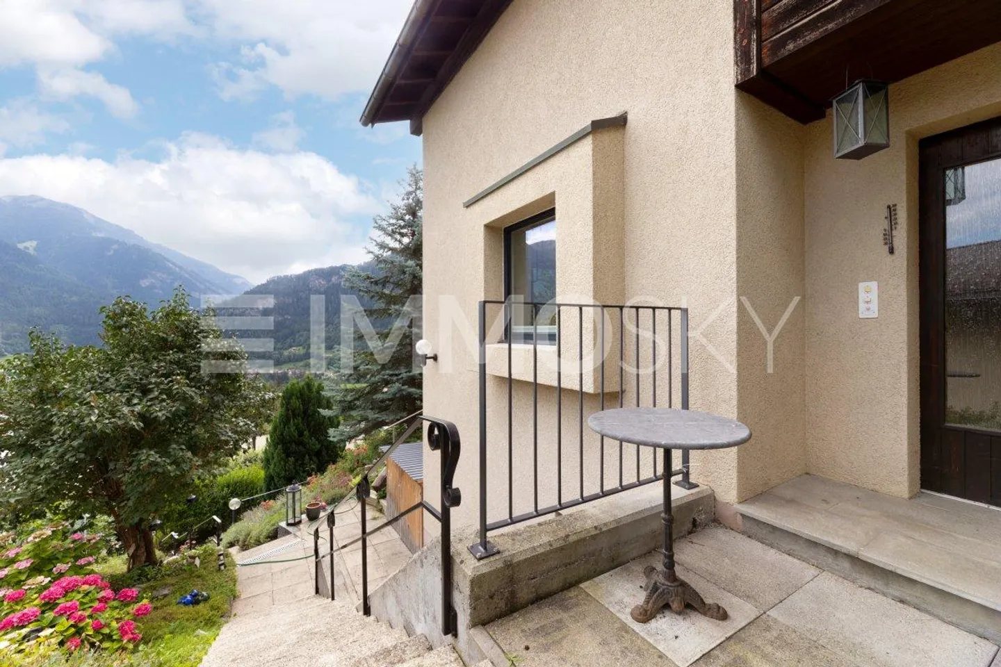 Above Everyday Life - Single-Family House with a View - Photo 3 of 5