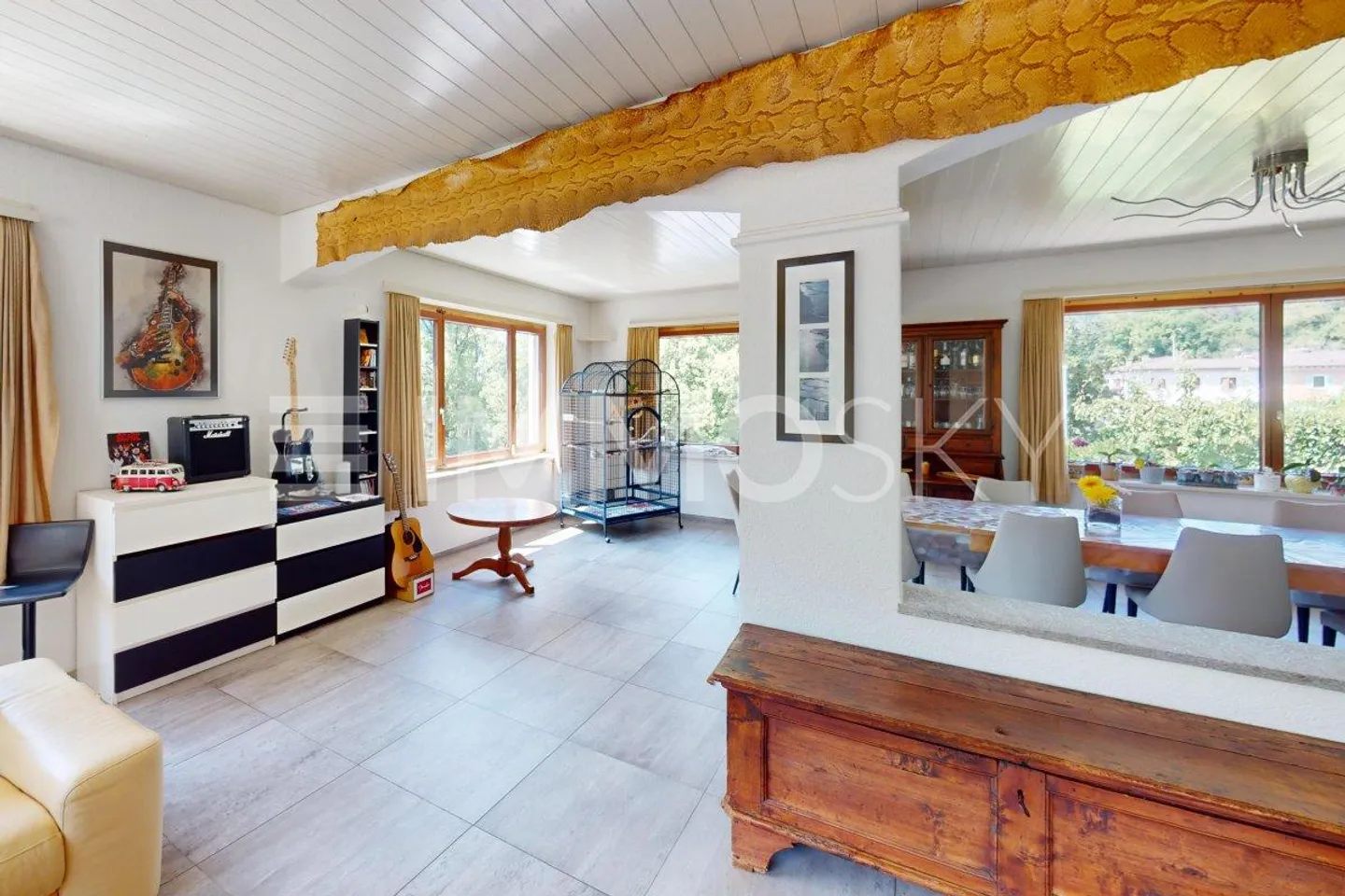 Villa immersa nel verde, privacy e sole garantiti - Foto 2 di 5