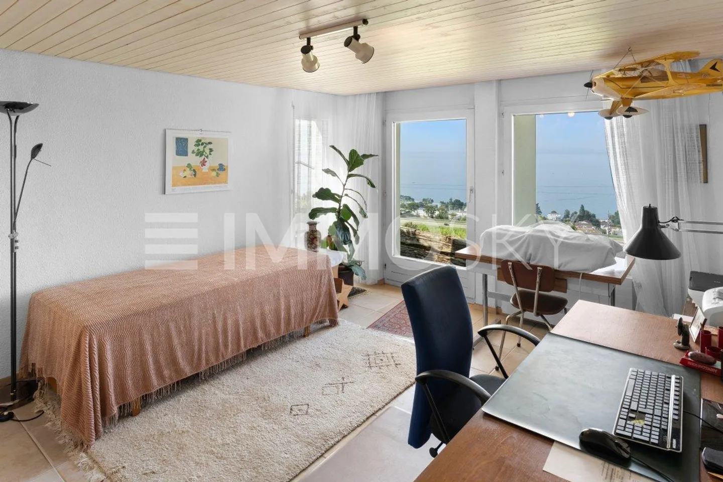 Here you will find panoramic lake views from every angle - Photo 5 of 5