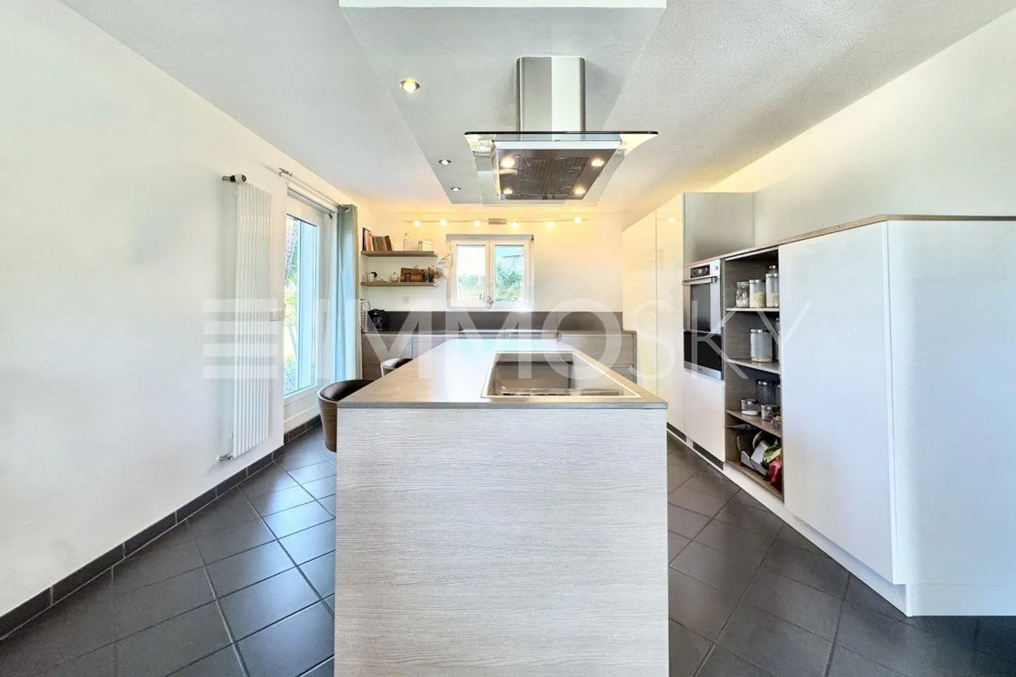 Magnificent house in the heart of Franches-Montagnes - Photo 2 of 5