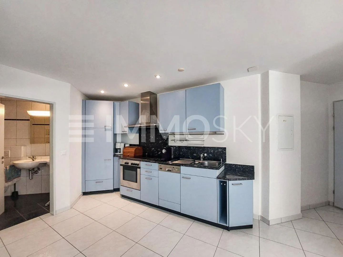 Compact and Charming - Garden Paradise Included - Photo 2 of 5