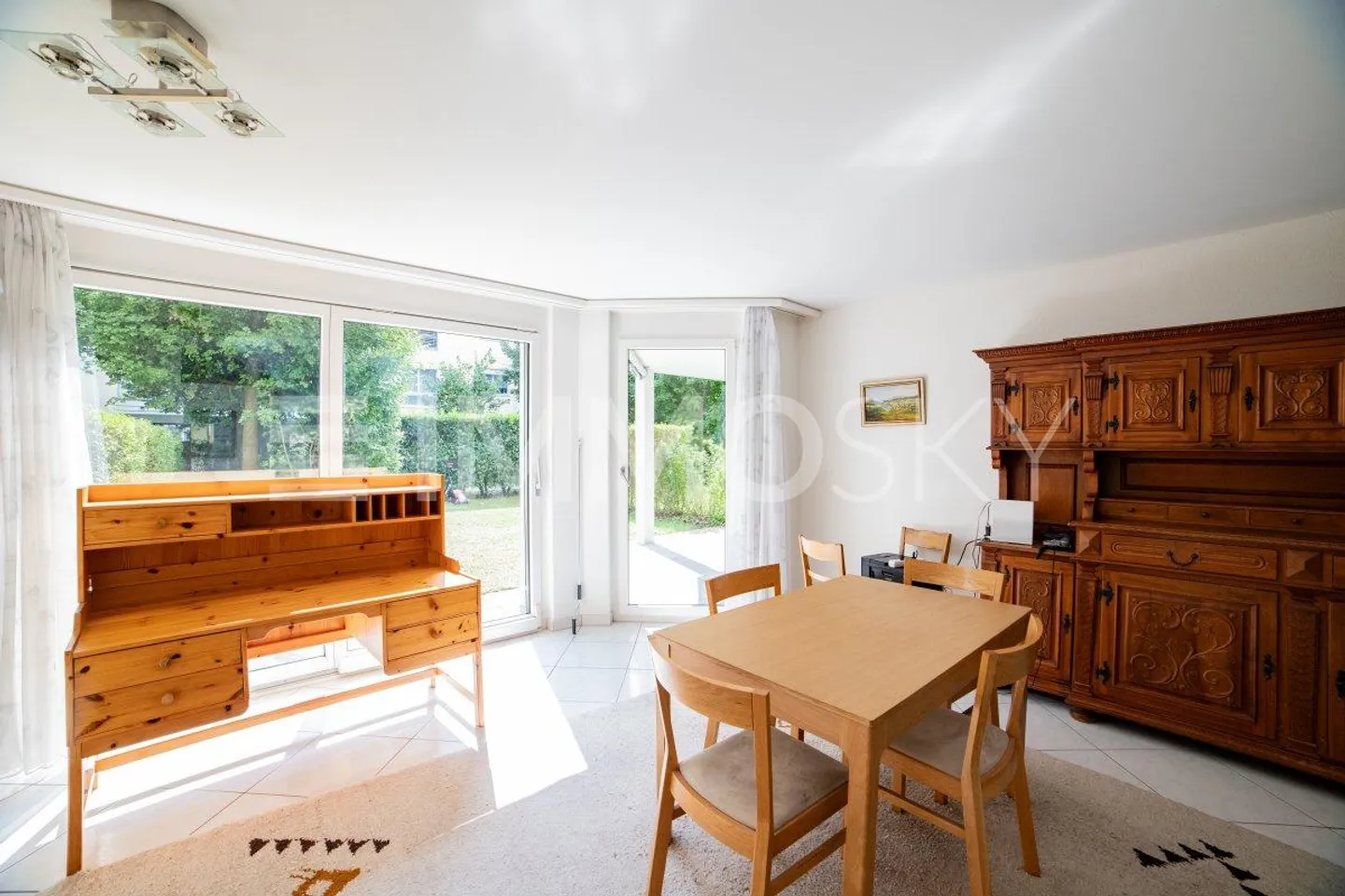 Compact and Charming - Garden Paradise Included - Photo 1 of 5