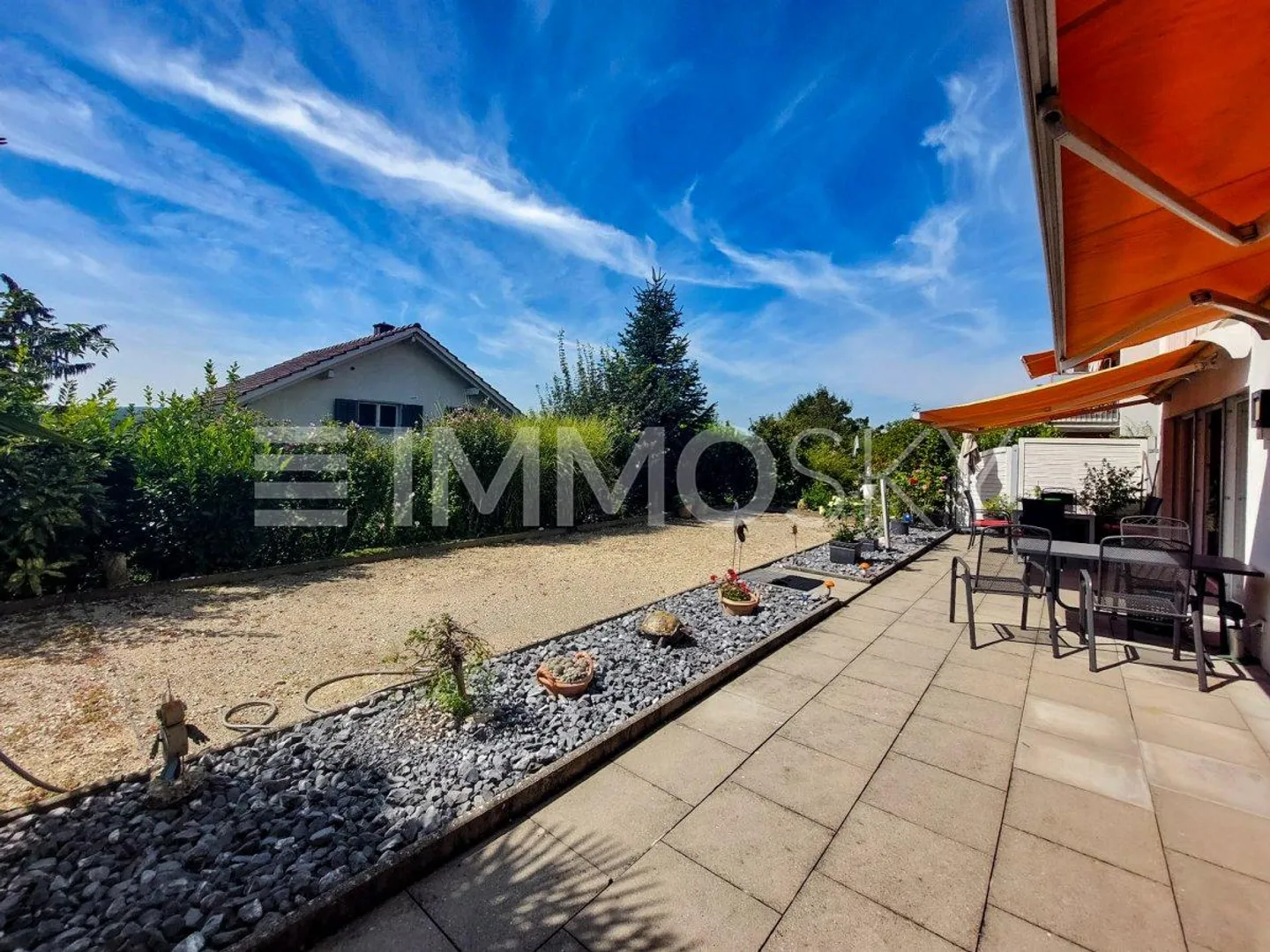 Godere del sole in un ambiente verde con un campo di petanque privato - Foto 2 di 5