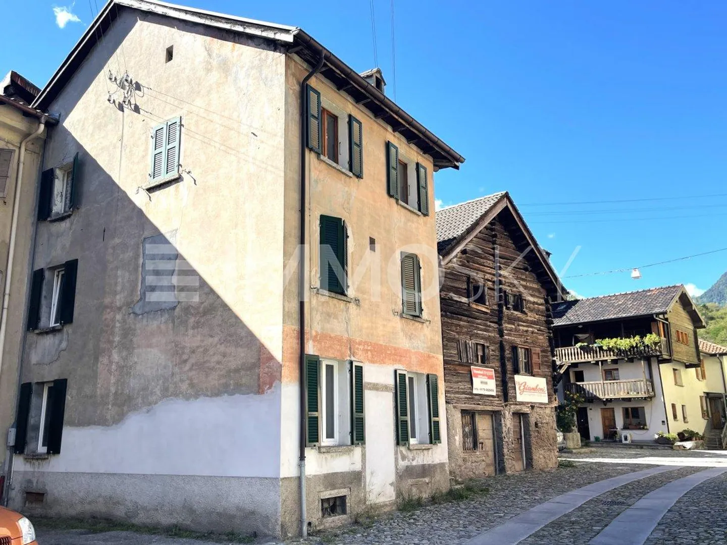 Casa bifamiliare dal grande potenziale - Foto 2 di 5