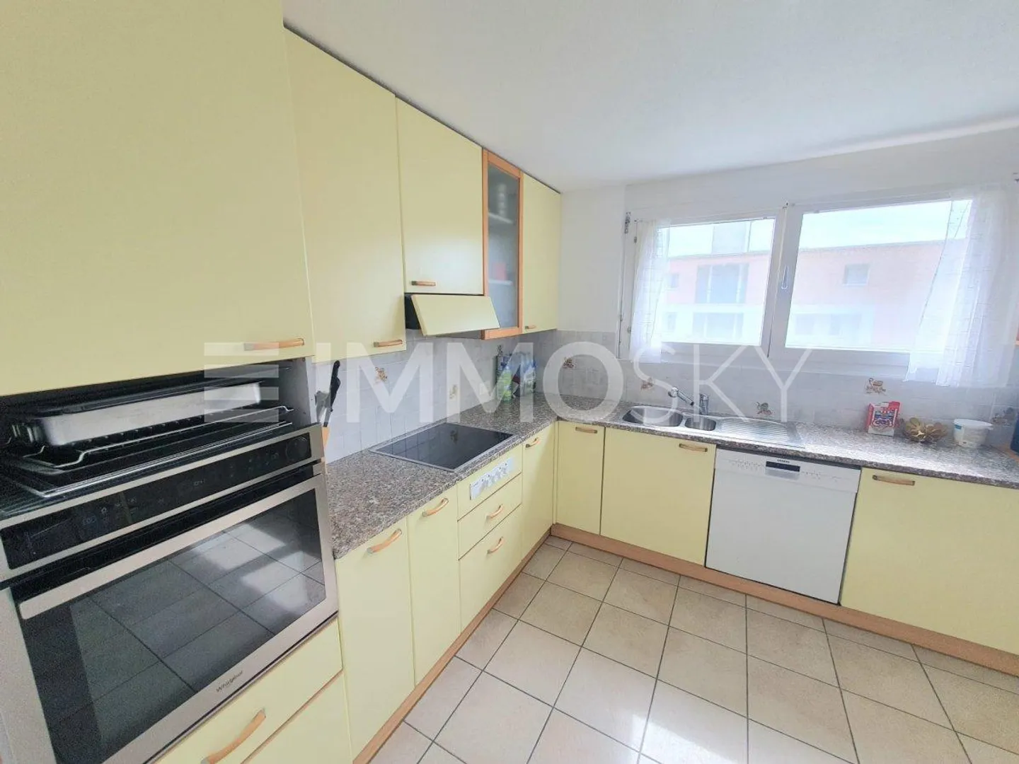 Elegante casa ad Arzo, a due passi dal confine italiano - Foto 4 di 5