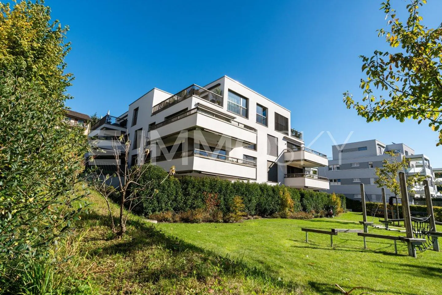 Moderne, bien entretenue dans un emplacement de choix, que pourriez-vous vouloir de plus ? - Photo 1 sur 5