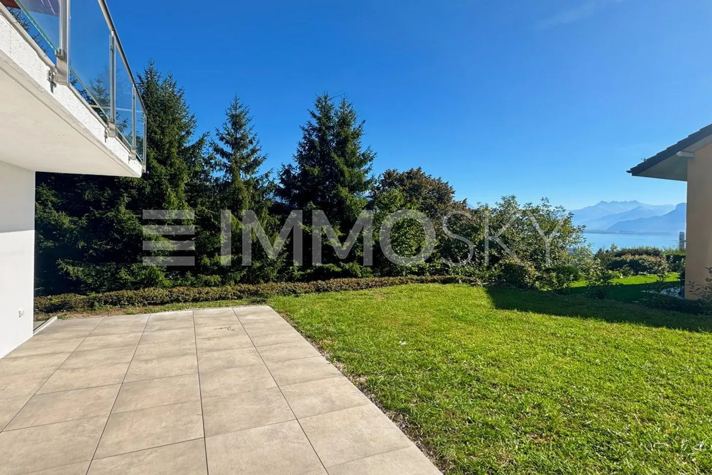 ESCLUSIVO: Casa indipendente 5.5 locali con vista lago a Jongny - Foto 1 di 5