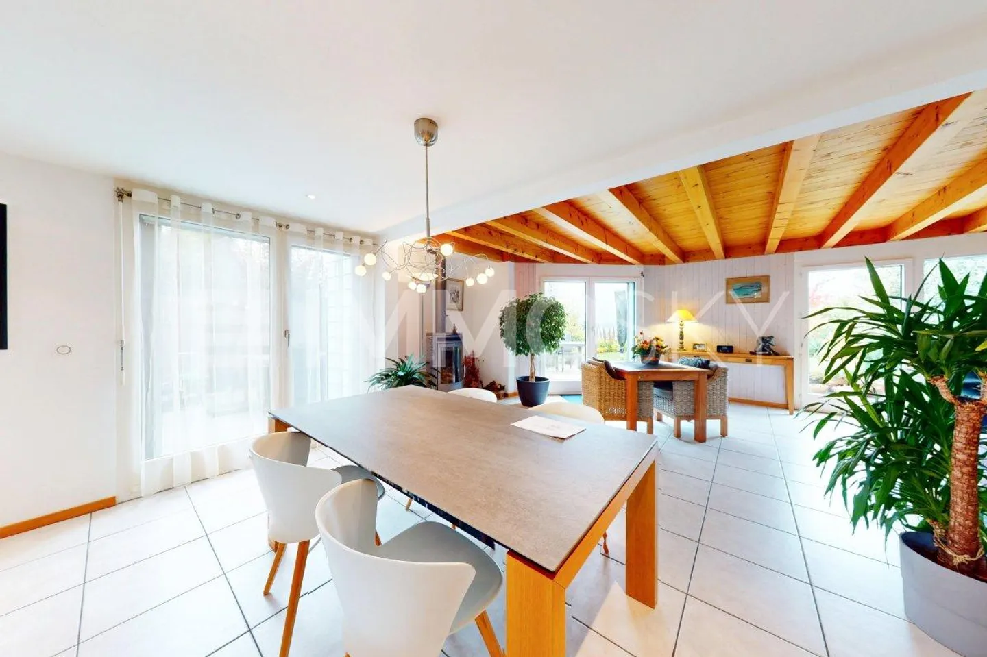 Spacious villa with a view, on the edge of agricultural land! - Photo 2 of 5
