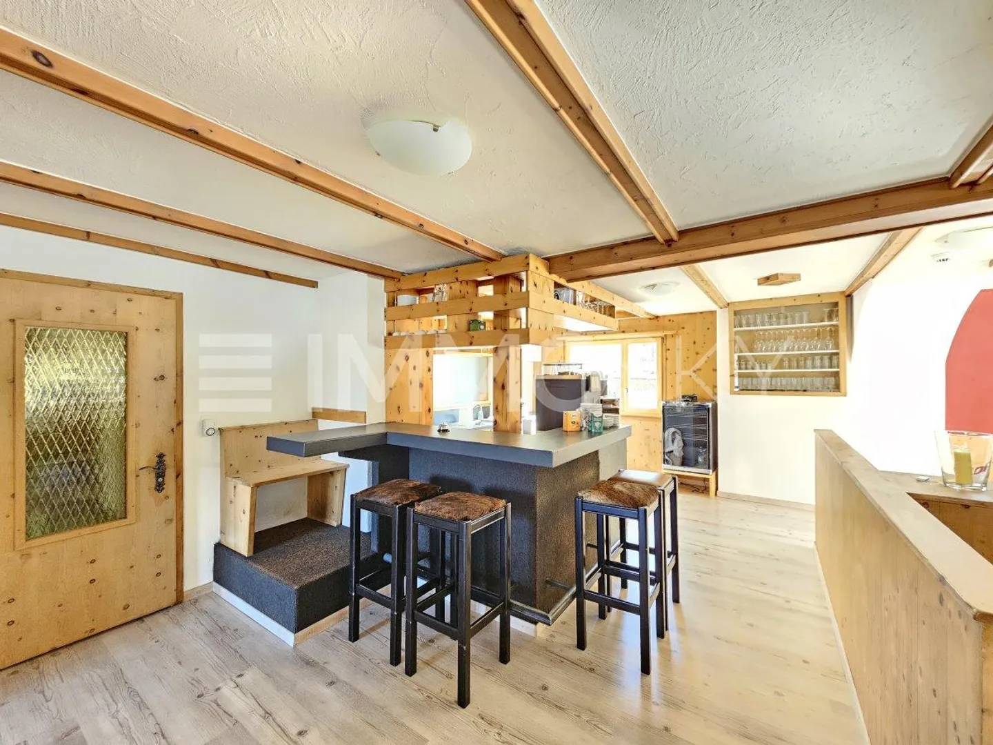 Hotel affascinante con storia, vista sulle montagne e potenziale - Foto 2 di 5