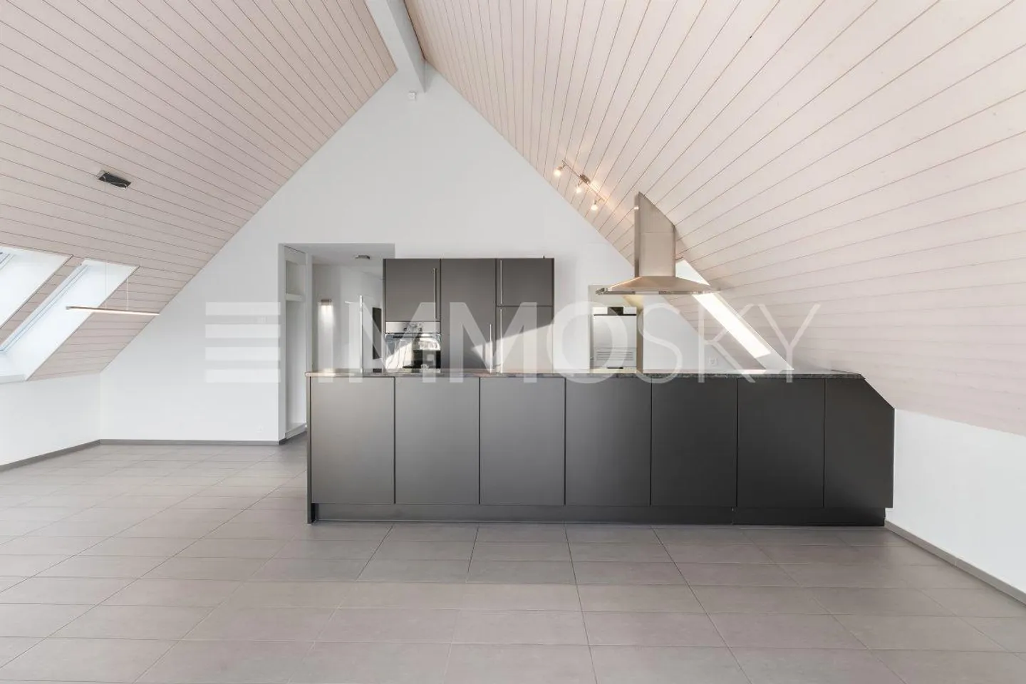 Mit dem Lift direkt in Ihre private Wohnoase - Photo 2 sur 5