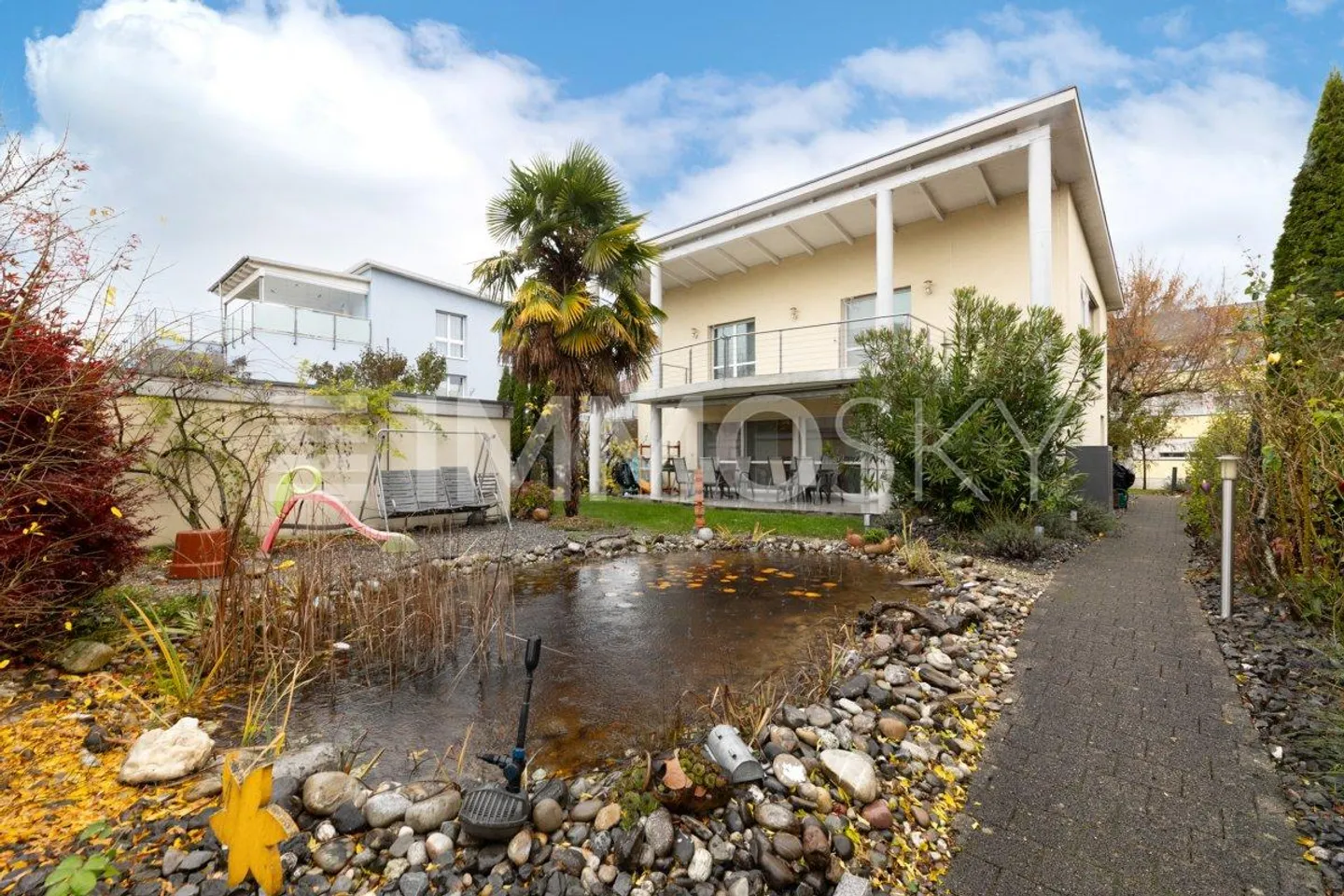 Maison élégante avec oasis de bien-être verte - Photo 1 sur 5