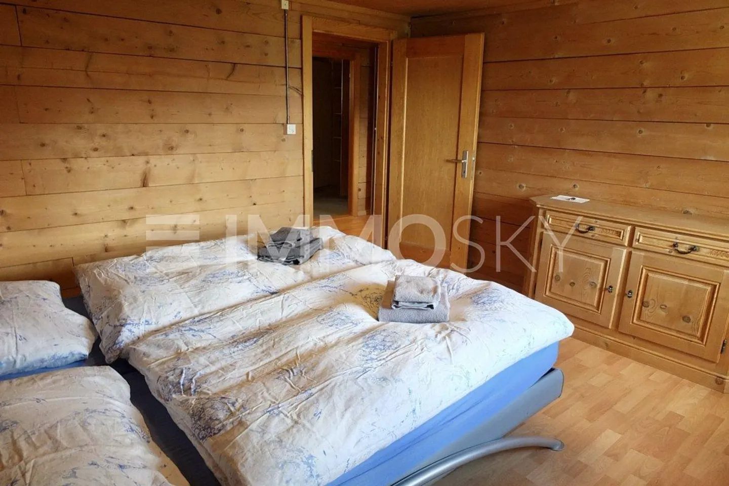 Cozy Living Paradise with Dreamy Mountain View - Photo 4 of 5