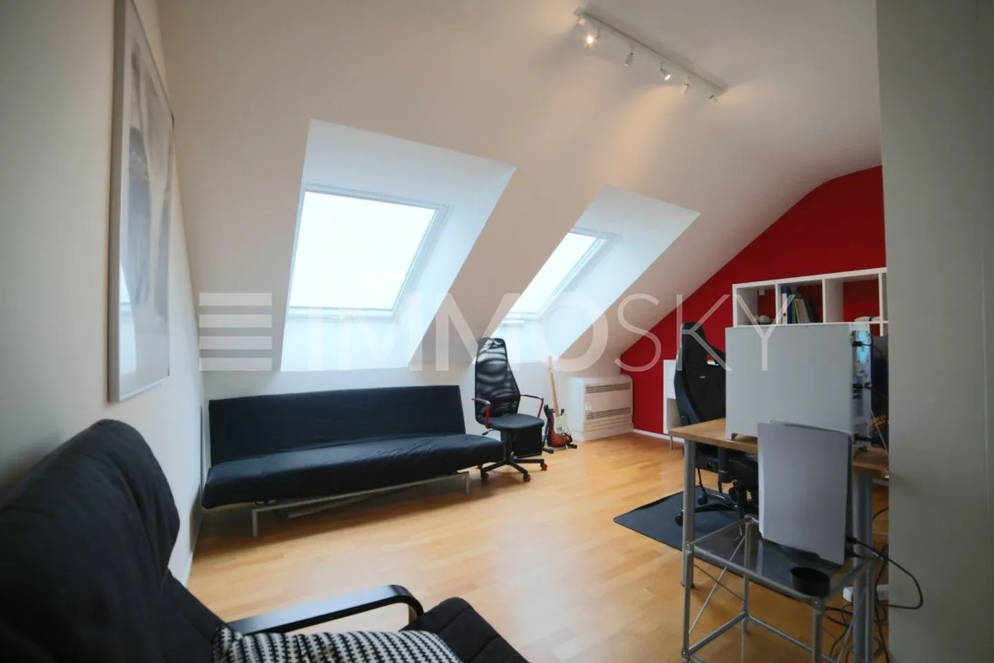 Comfortable living with open living concept - Photo 4 of 5