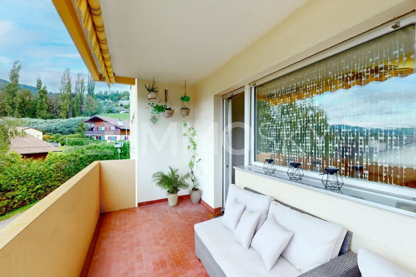 Bright 3.5 rooms in Chernex with stunning view - Photo 2 of 5