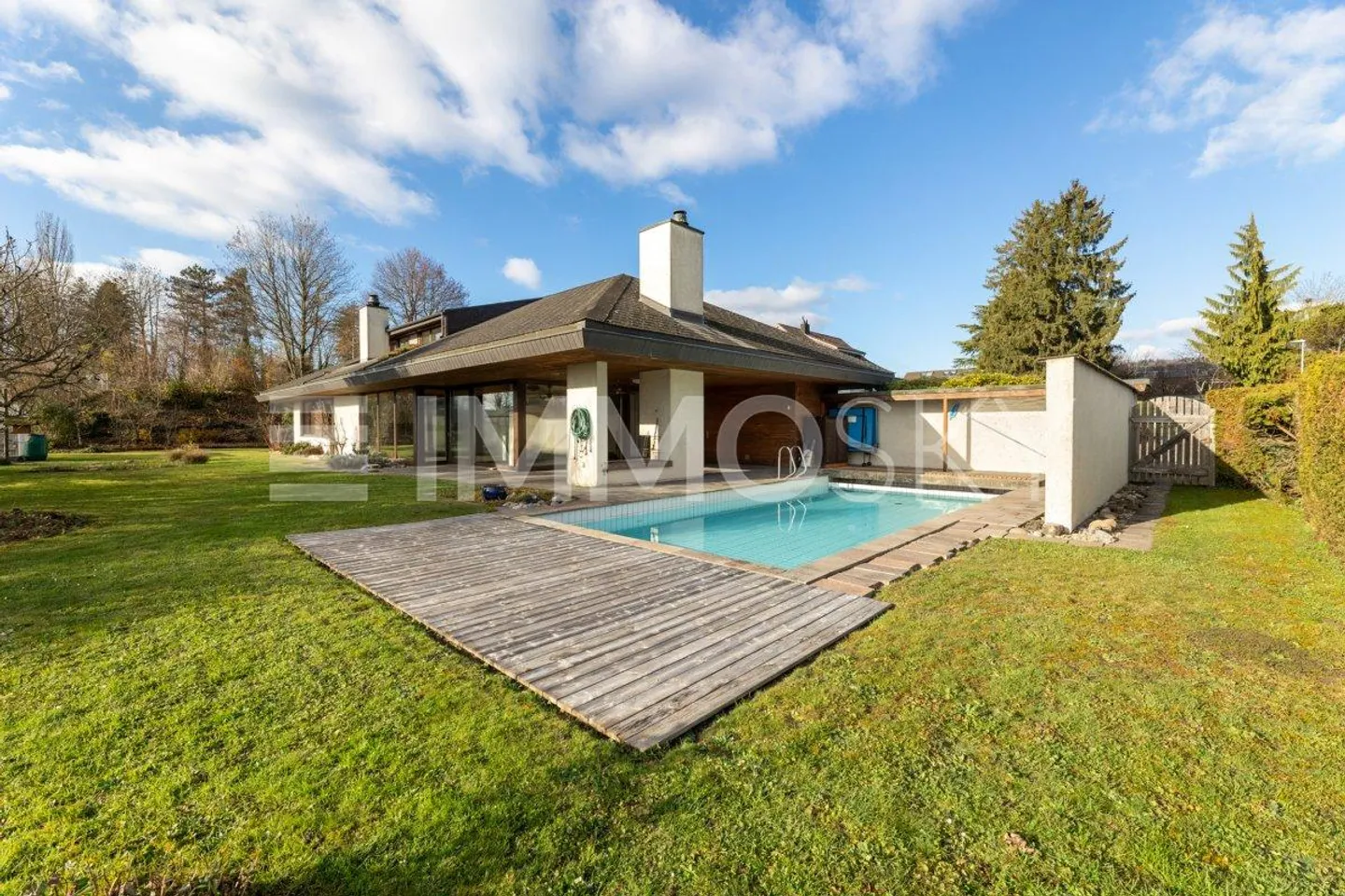 Spazio esclusivo con idillio da giardino e piscina - Foto 1 di 5