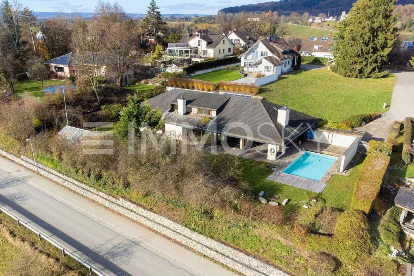 Geräumiges Familienhaus mit Pool - Foto 1 von 5