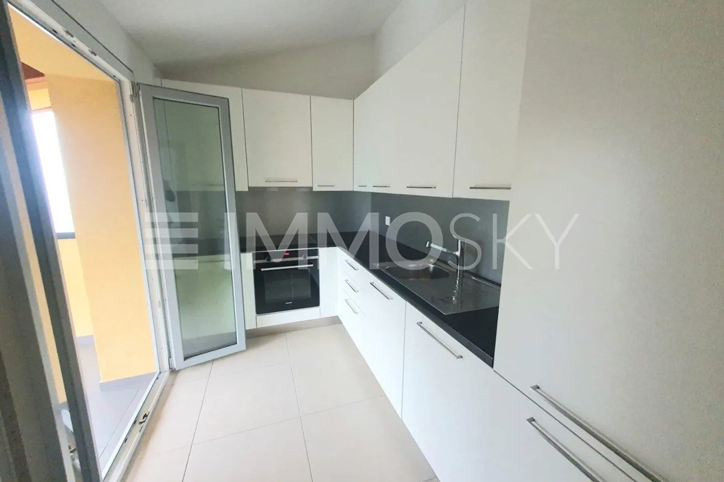 Elegante appartamento con balcone panoramico  Bruzella - Photo 4 of 5