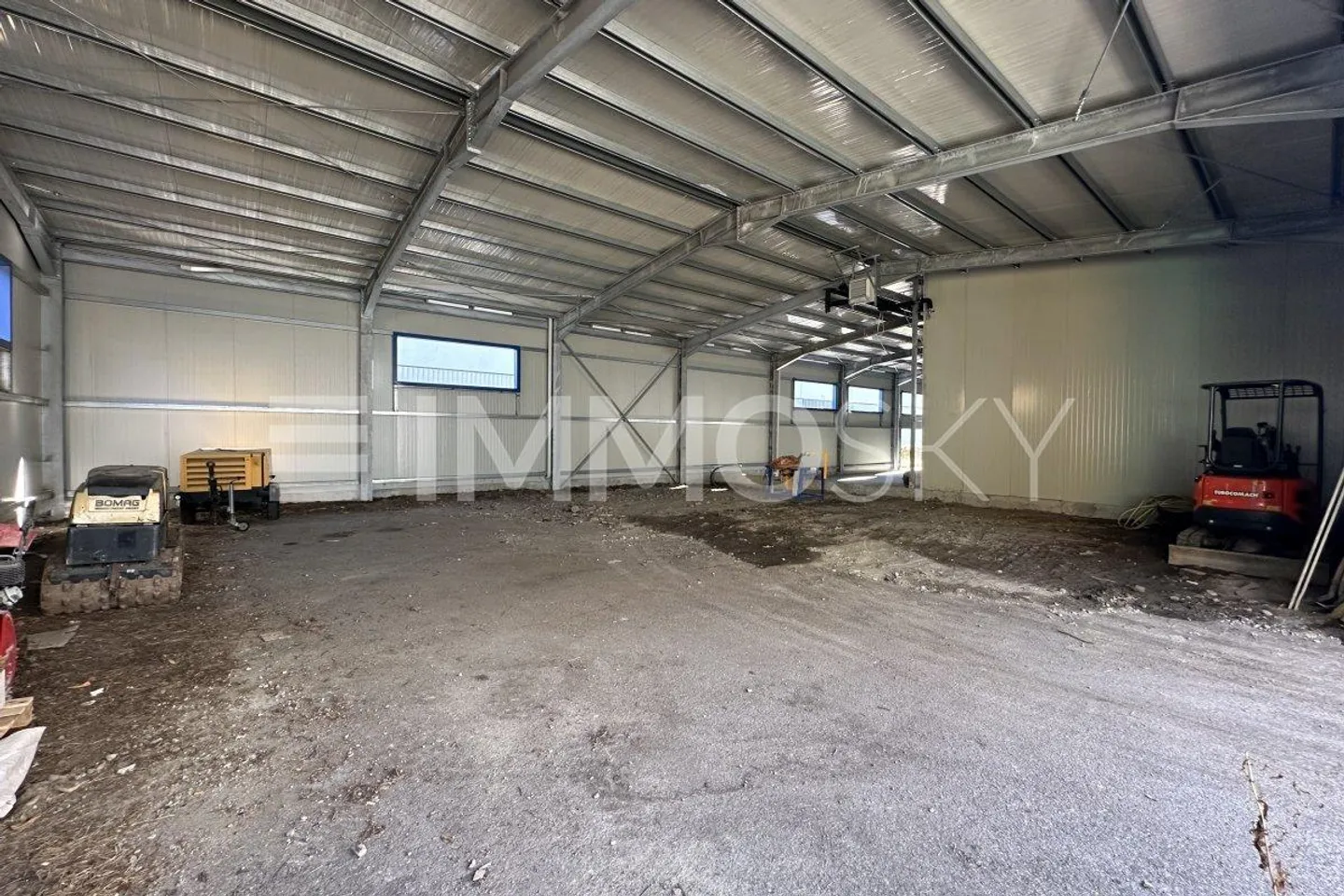 Portion of a new warehouse ideal for garage or workshop - Photo 5 of 5