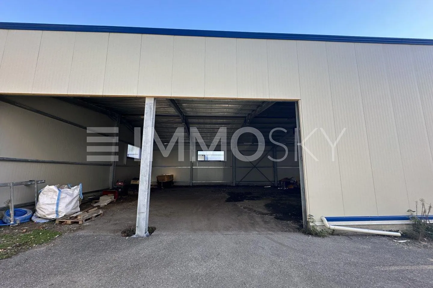 Portion of a new warehouse ideal for garage or workshop - Photo 2 of 5