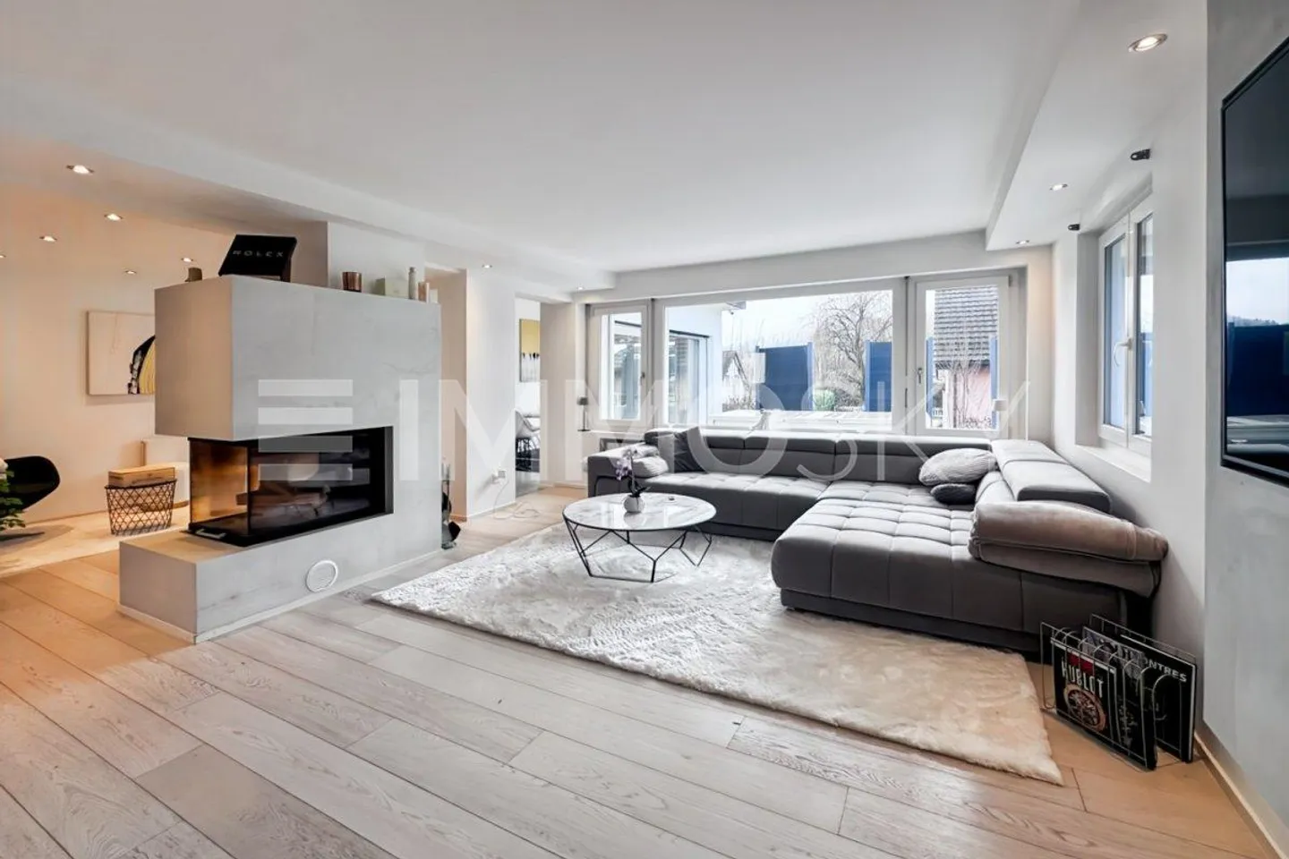 Magnificent detached villa in Penthalaz - Photo 3 of 5