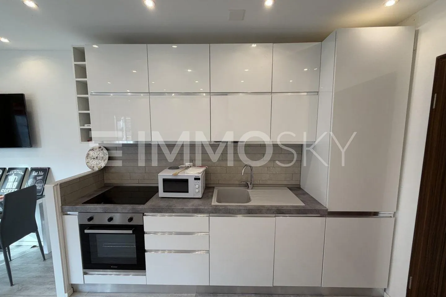 Strategisches Studio-Apartment nur einen Steinwurf von der italienischen Grenze entfernt - Foto 3 von 5