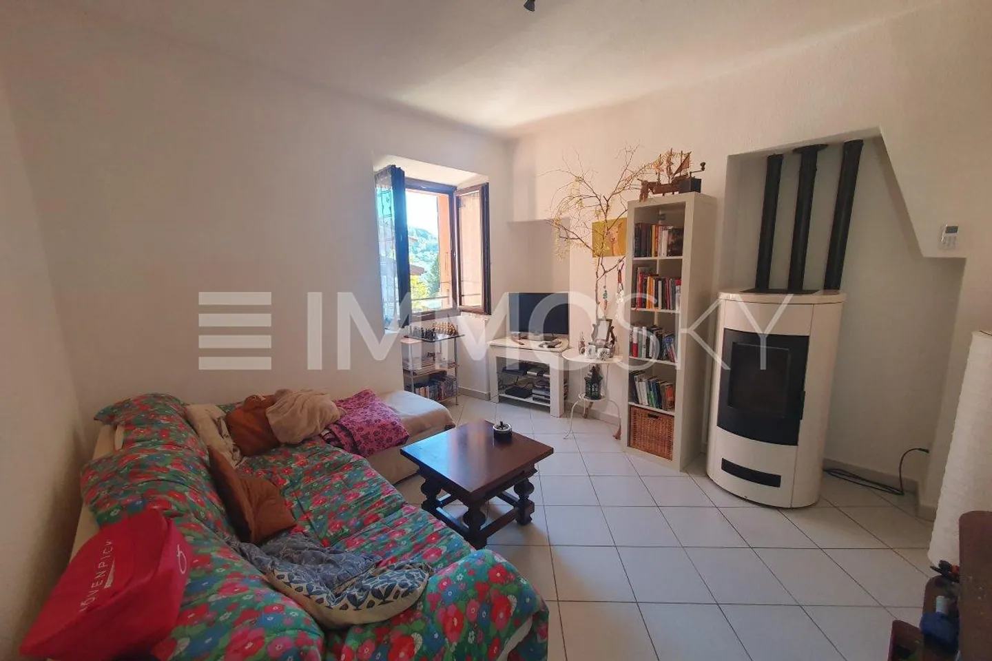 Interesting multi-level real estate opportunity - Photo 2 of 5