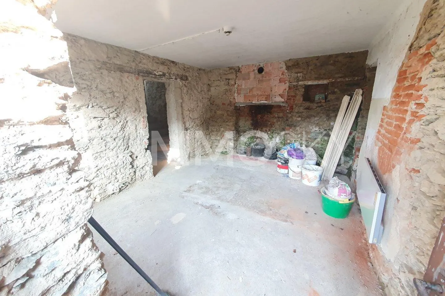 Renovation opportunity with project and roof extension - Photo 2 of 5