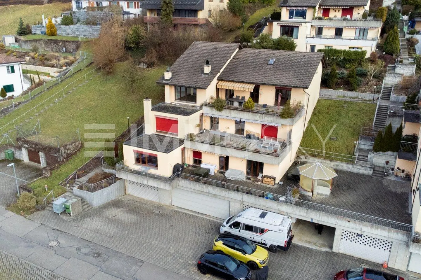 Felicità familiare con giardino e vista soleggiata - Foto 1 di 5