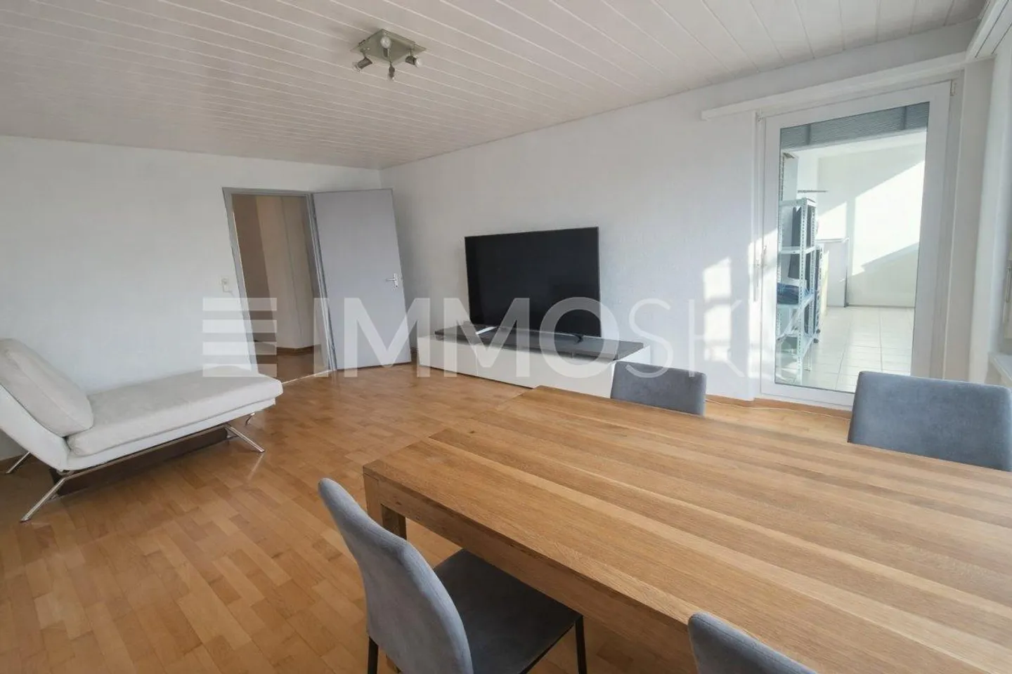 Appartement Charmant avec Balcon - Photo 2 sur 5