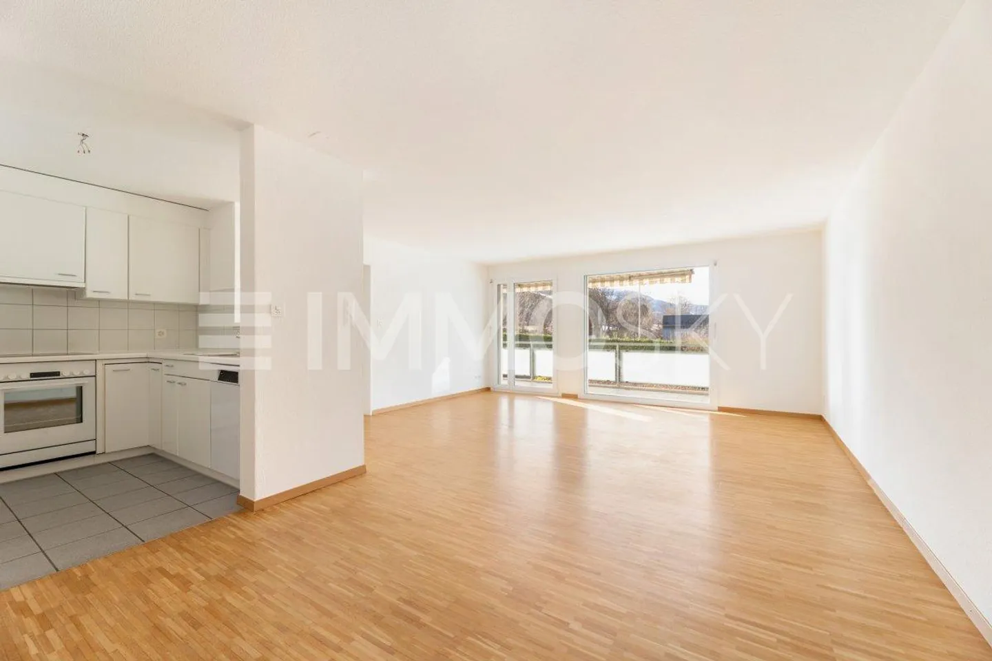 Dove il percorso scolastico è breve e la città è vicina - Foto 4 di 5